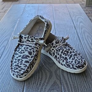 Hey Dude Wendy Cheetah Stretch Slip on shoes  -women size 7 (EU 38)